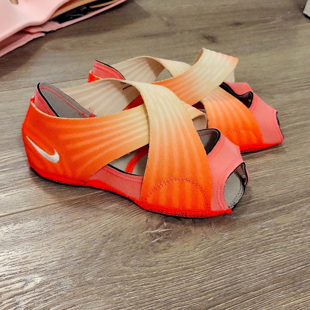 Nike l size Medium l gymnastics l ballet  orange l Nike l ladies